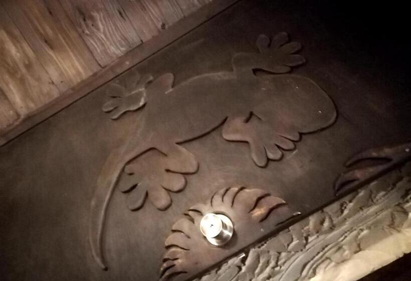 Общежитие Taketomijima Guesthouse And Je Taime