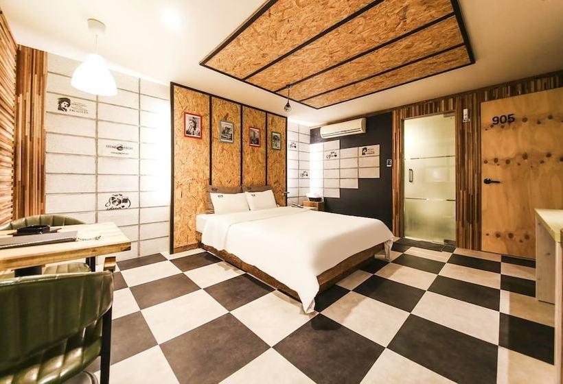 בית מלון כפרי Jtop Cheonan