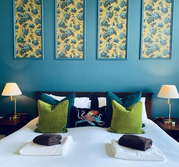 בית מלון כפרי Weston