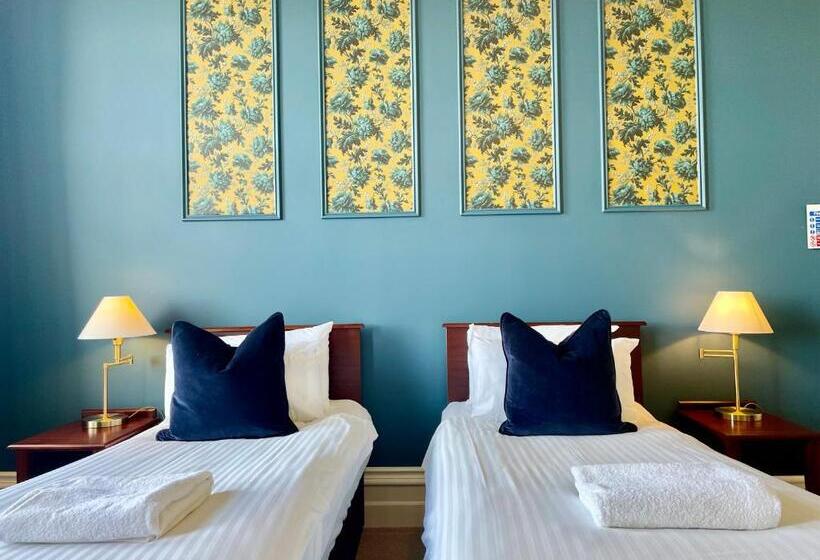 בית מלון כפרי Weston