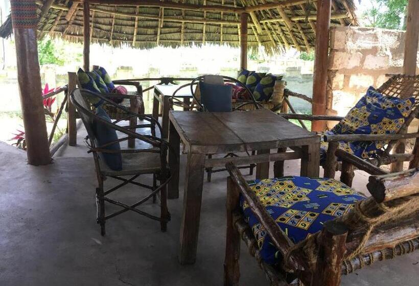 בית מלון כפרי Zanzi Rest Bungalow