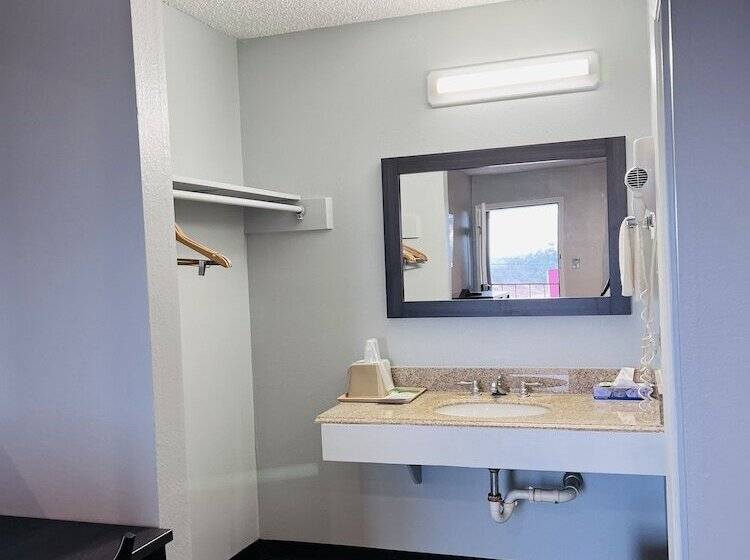 فندق على الطريق Coachway Inn