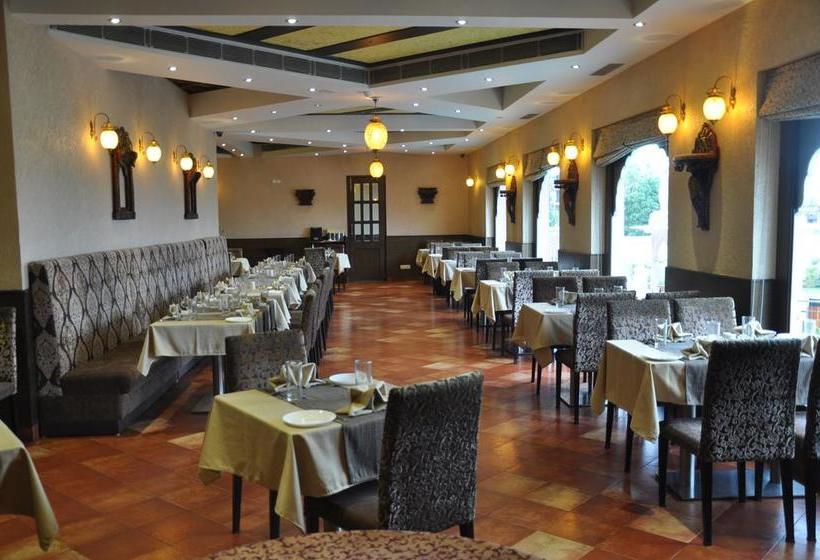 Курорт The Royal Retreat