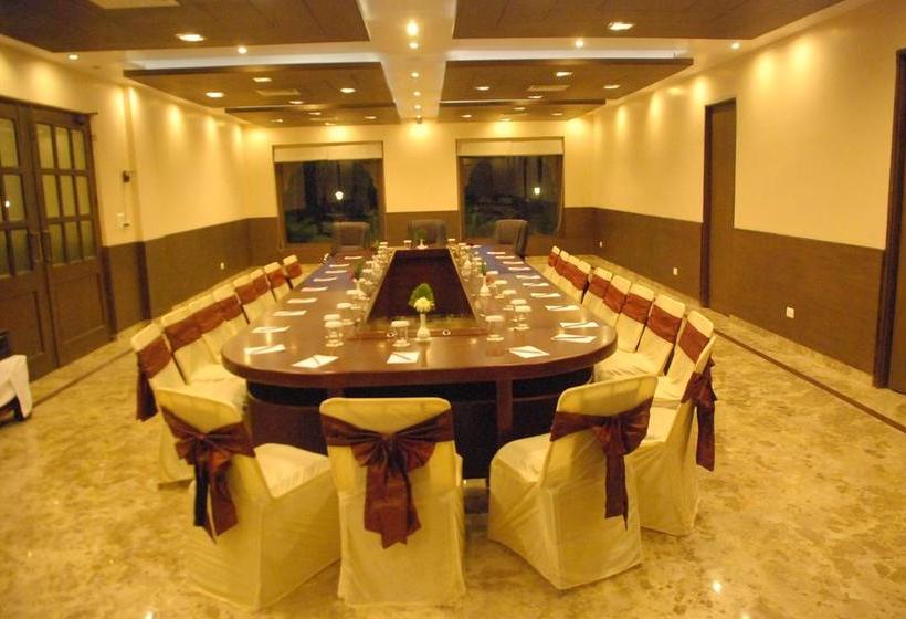 Курорт The Royal Retreat