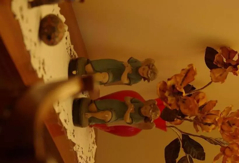 تختخواب و صبحانه Aci E Galatea