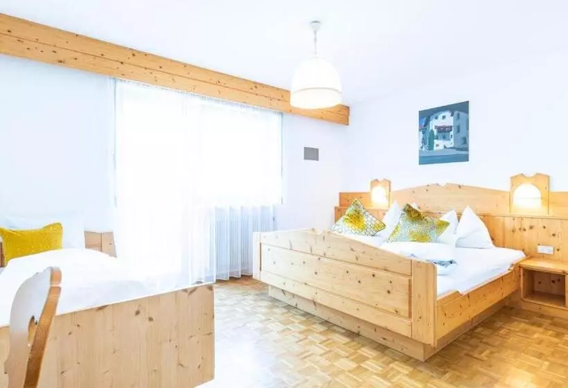 ベッドアンドブレックファースト Garni Glurnserhof