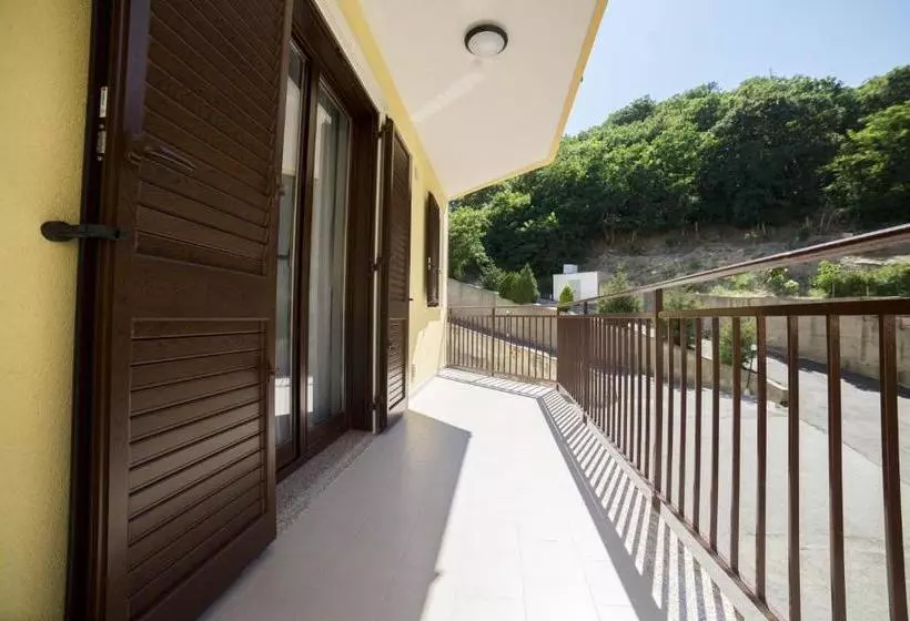 تختخواب و صبحانه Sikania Casa Diamond