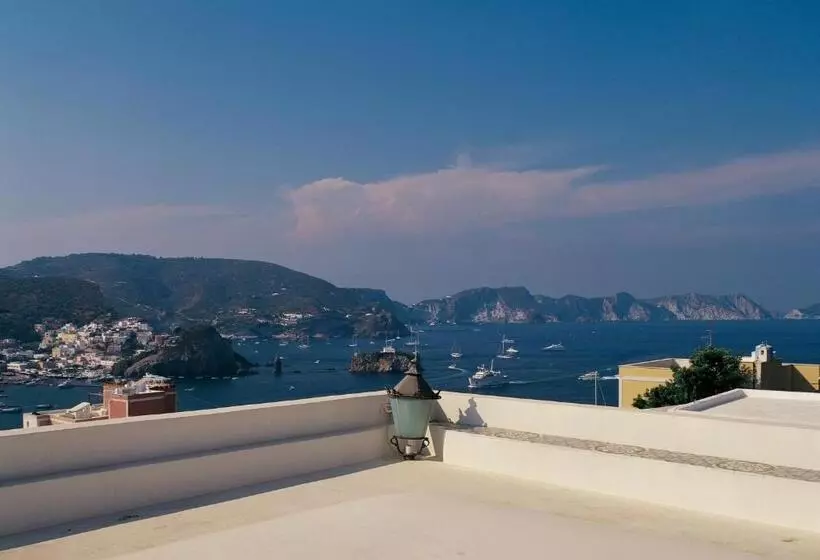 Aamiaismajoitus (B&B) Villa Laetitia