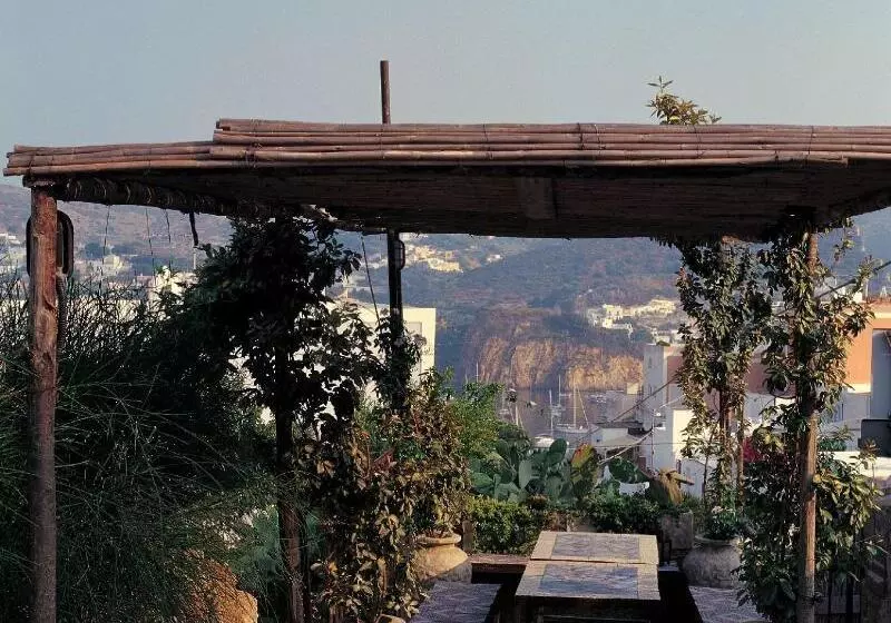 Aamiaismajoitus (B&B) Villa Laetitia