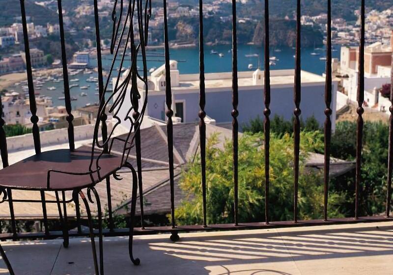 مبيت وإفطار Villa Laetitia