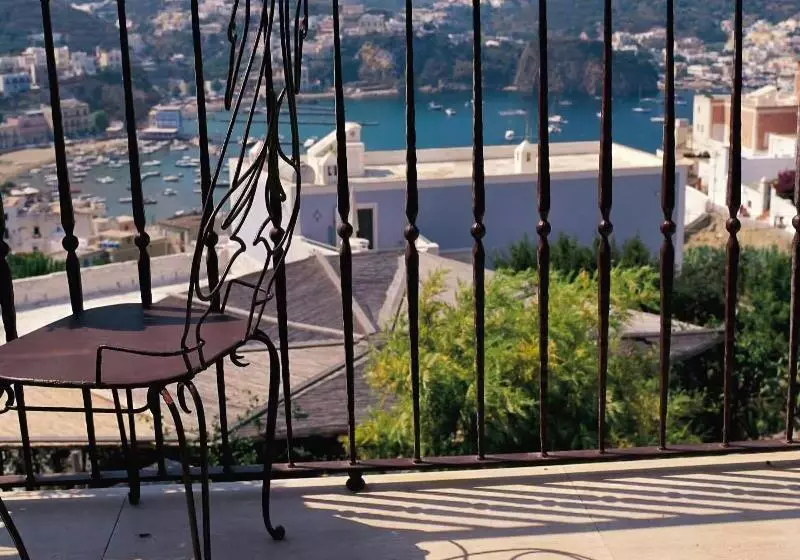 Aamiaismajoitus (B&B) Villa Laetitia