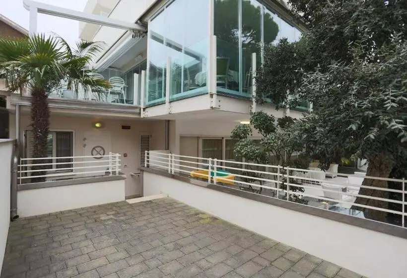 Hotelli Caribia Pinarella