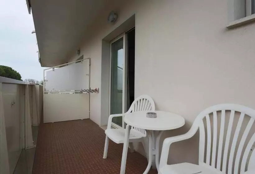 Hotelli Caribia Pinarella