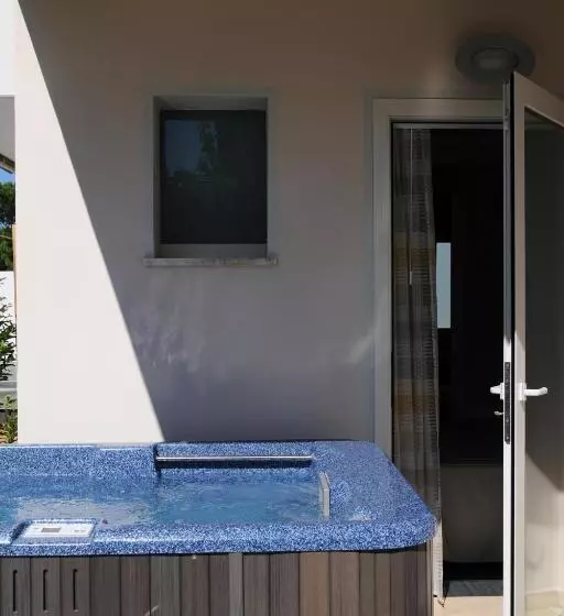 Hotelli Caribia Pinarella