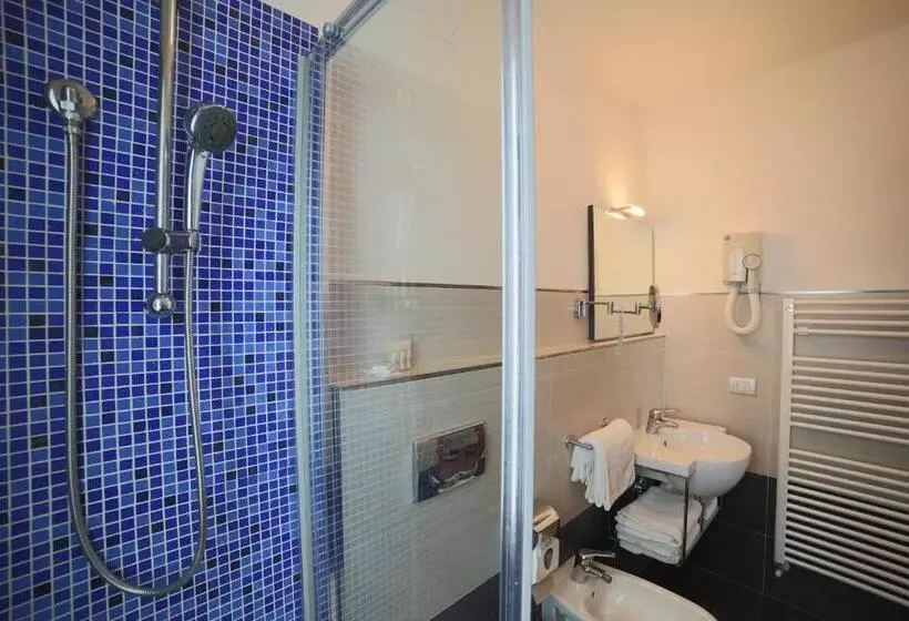 Hotelli Caribia Pinarella