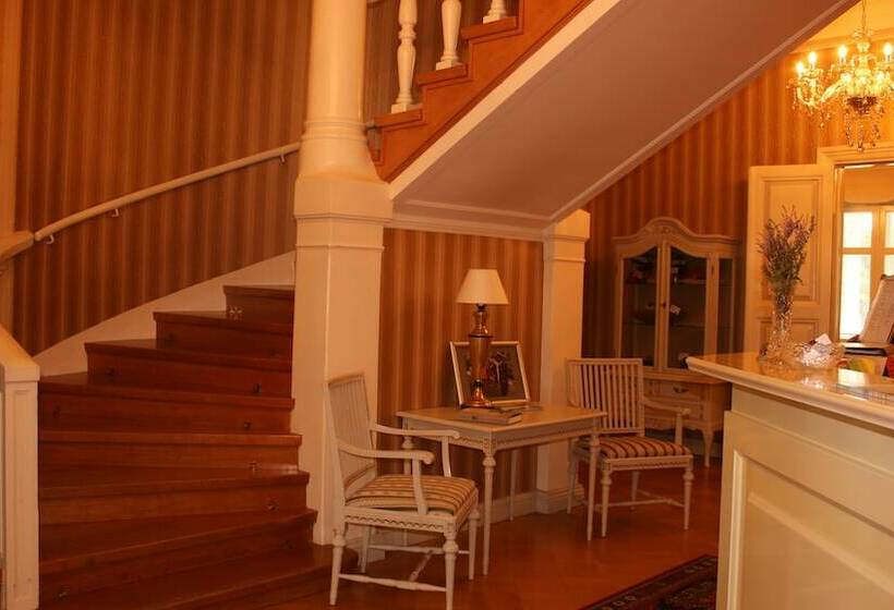 Kartanohotelli Karhulan Hovi