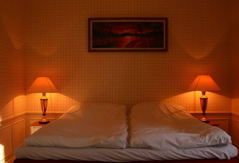 Kartanohotelli Karhulan Hovi