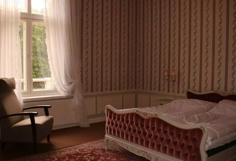 Kartanohotelli Karhulan Hovi