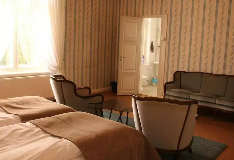 Kartanohotelli Karhulan Hovi