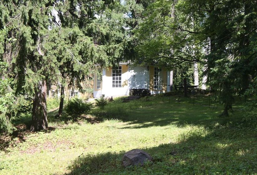 Kartanohotelli Karhulan Hovi