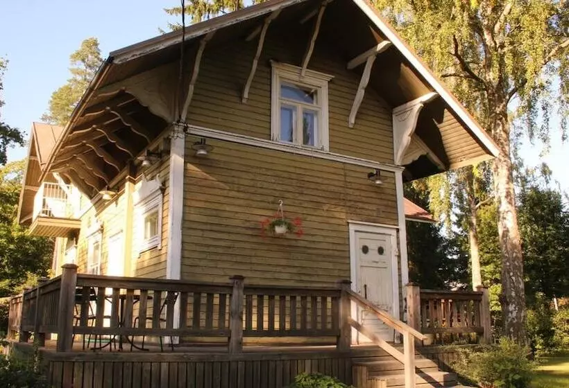 Kartanohotelli Karhulan Hovi