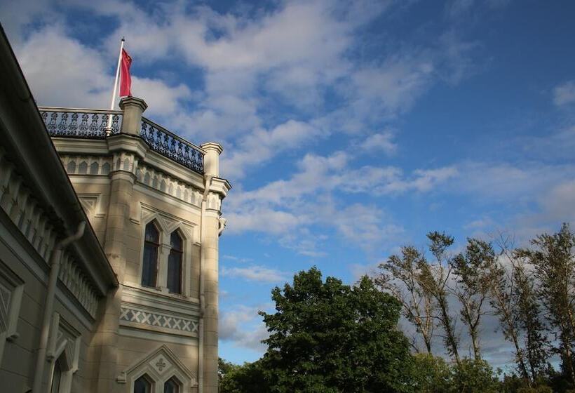 Kartanohotelli Karhulan Hovi