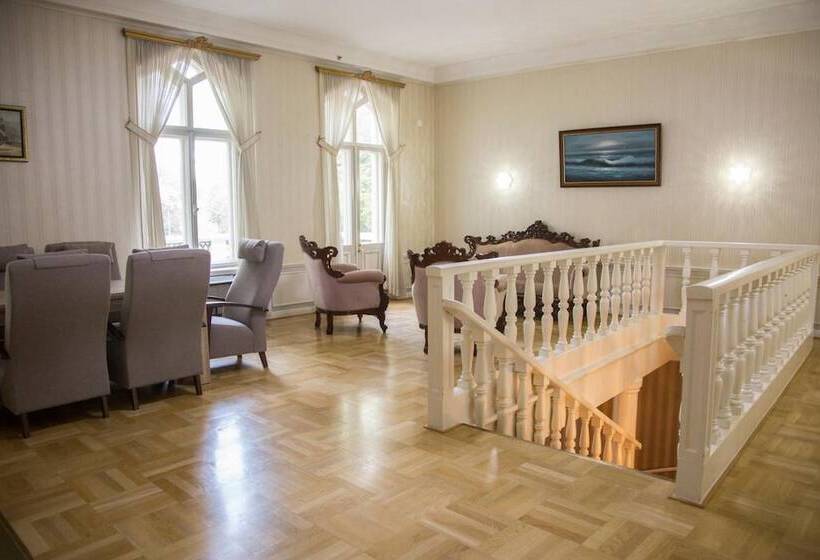 Kartanohotelli Karhulan Hovi