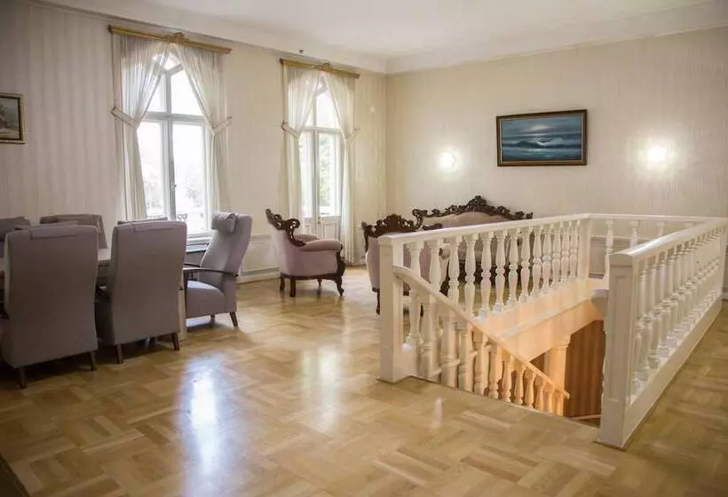 Kartanohotelli Karhulan Hovi