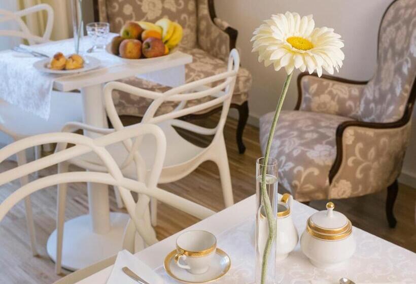 تختخواب و صبحانه Maison Fleurie