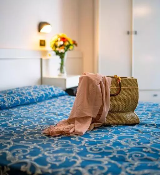Hotel 2000