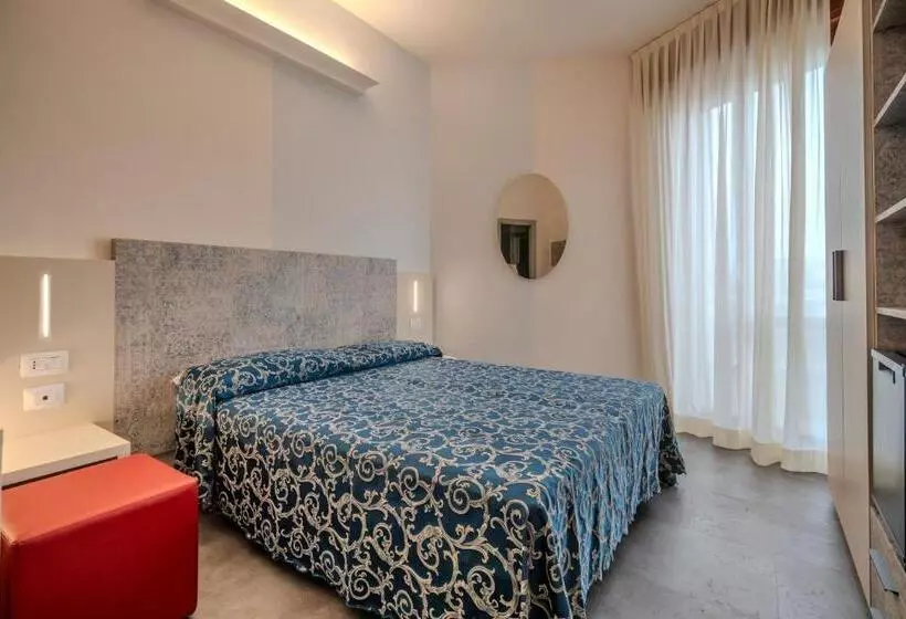 Hotel 2000