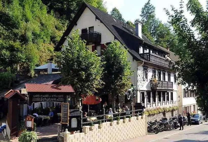 ホテル Schützen