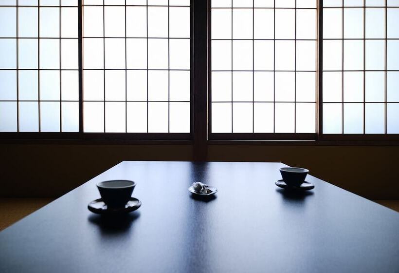 Рёкан Zenkoji Temple Yakuoin