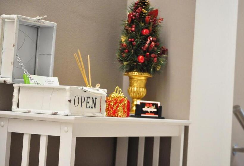 تختخواب و صبحانه Artisti Rooms