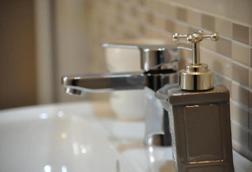 تختخواب و صبحانه Artisti Rooms