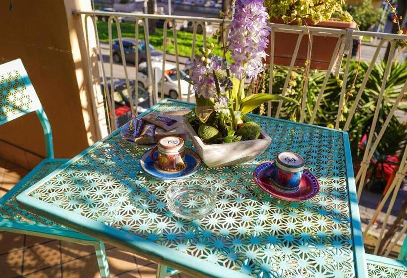 تختخواب و صبحانه Anthea