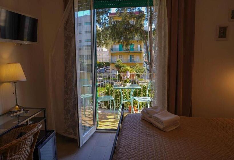 تختخواب و صبحانه Anthea