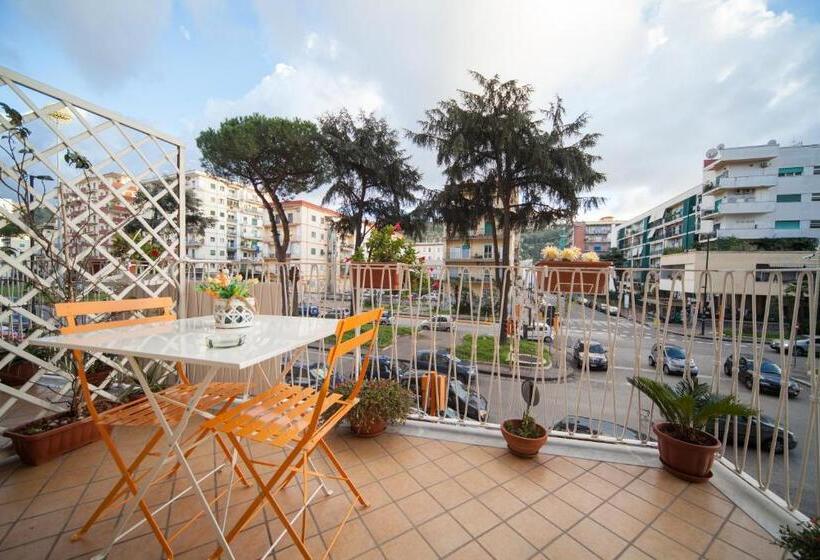 تختخواب و صبحانه Anthea