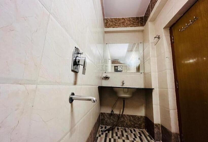 Hotel Mani International