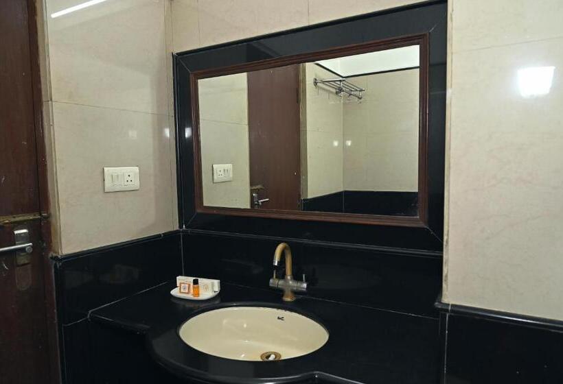 فندق Rajhans International