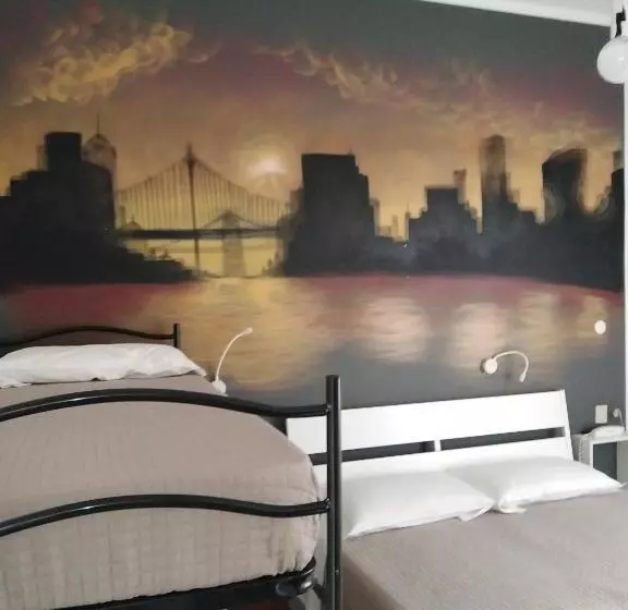 Hotel X