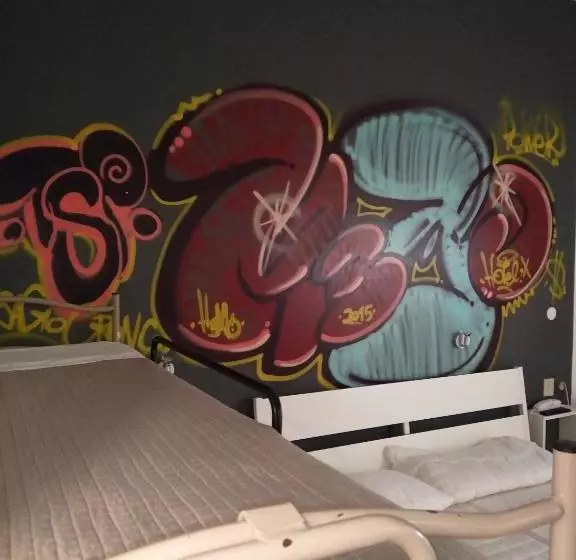Hotel X