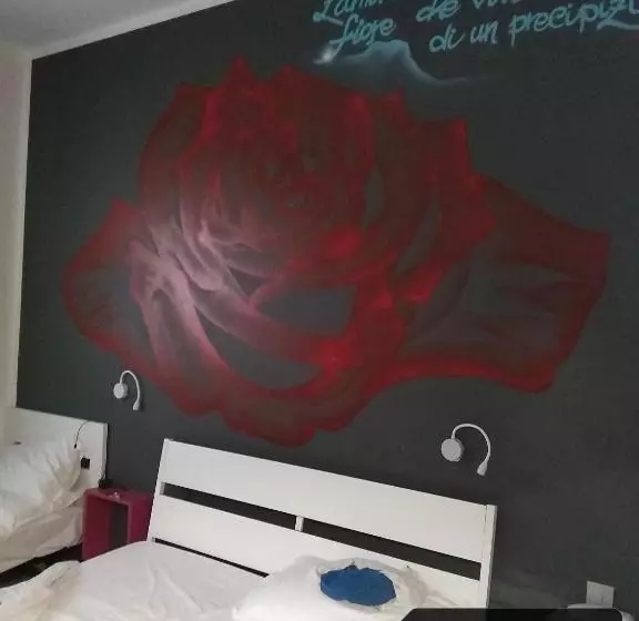 Hotel X