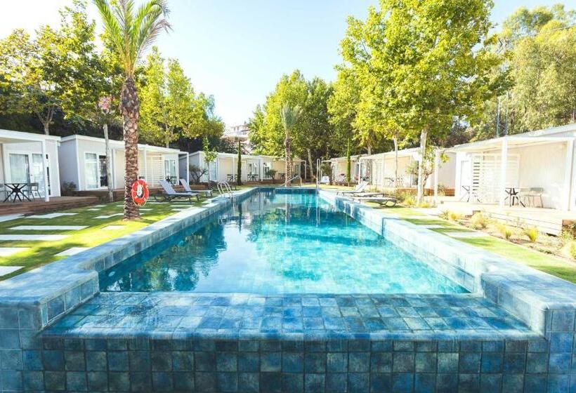 בית מלון כפרי Costa Del Sol Glamping Village