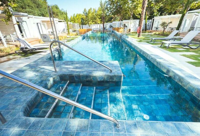 בית מלון כפרי Costa Del Sol Glamping Village