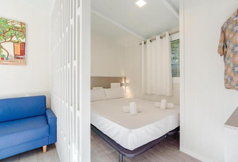 בית מלון כפרי Costa Del Sol Glamping Village