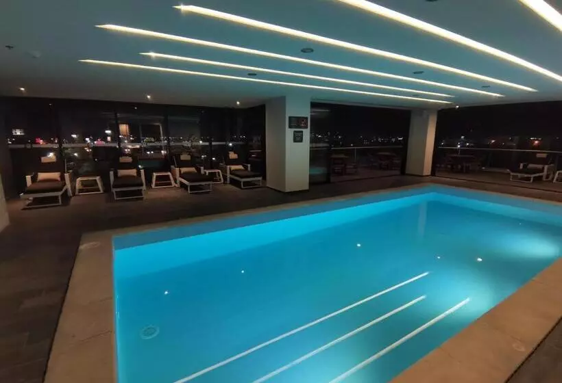 Hotelli Ramada Encore By Wyndham  Monterrey Apodaca Zona Aeropuerto