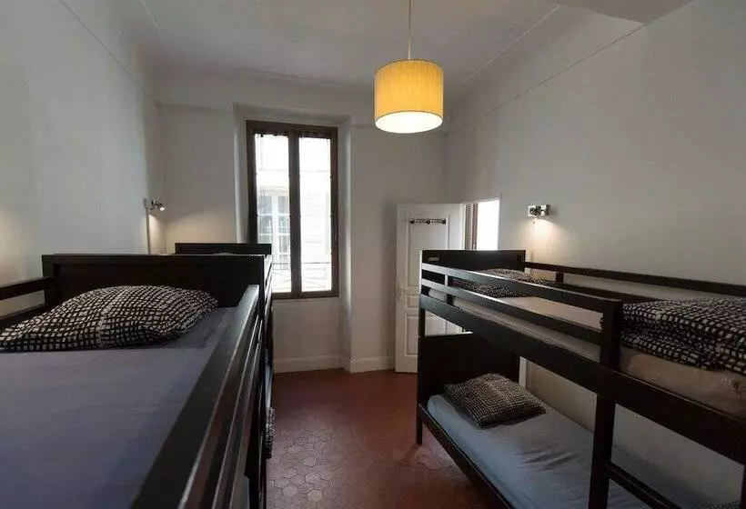ユースホステル Backpackers House Antibes