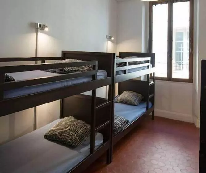 ユースホステル Backpackers House Antibes