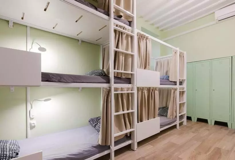 ユースホステル Backpackers House Antibes
